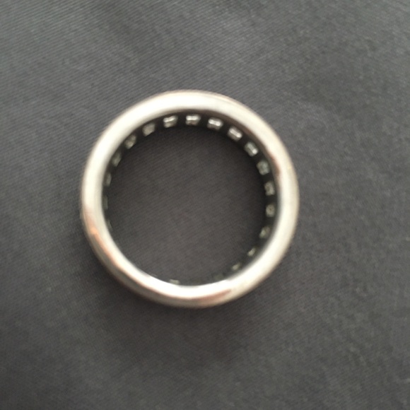 Beautiful rectangular cubic zirconia stones all the way around, with box, size 7 - Picture 7 of 8